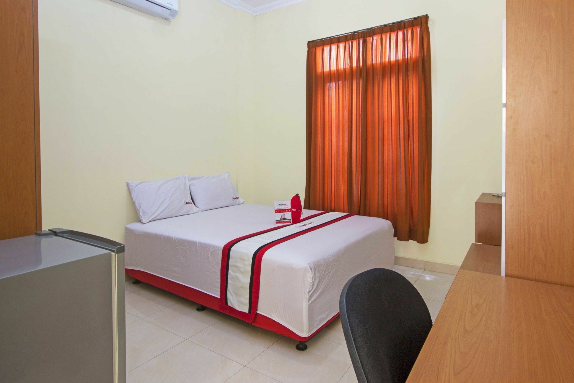 Hotel Reddoorz @ Pogung Baru Kejayan Esterno foto